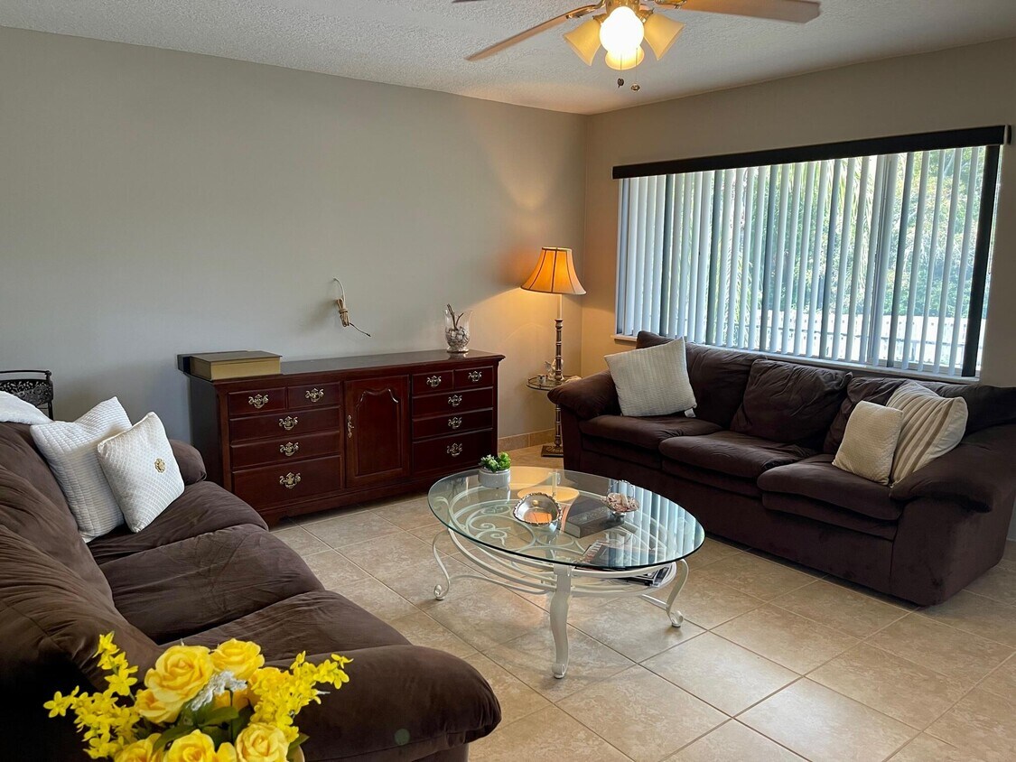 Foto principal - 2878 Donnelly Dr