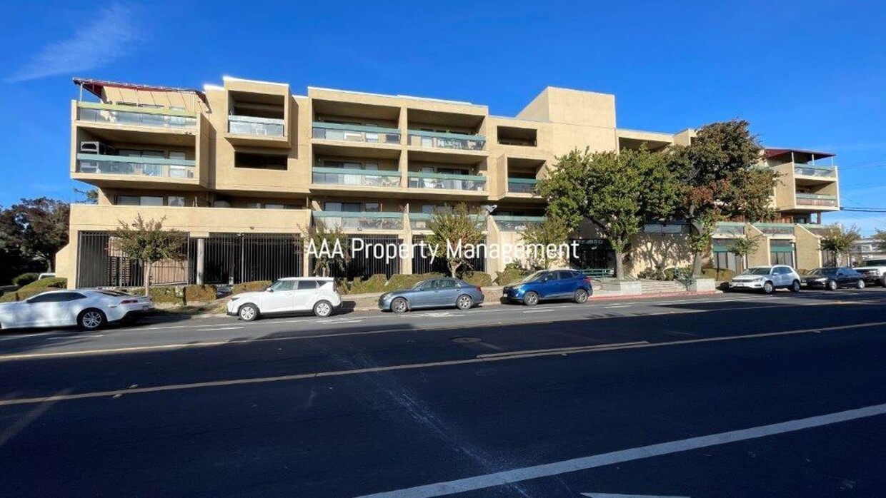 Foto principal - Concord Beautiful 2 bedroom 1 bath condo l...