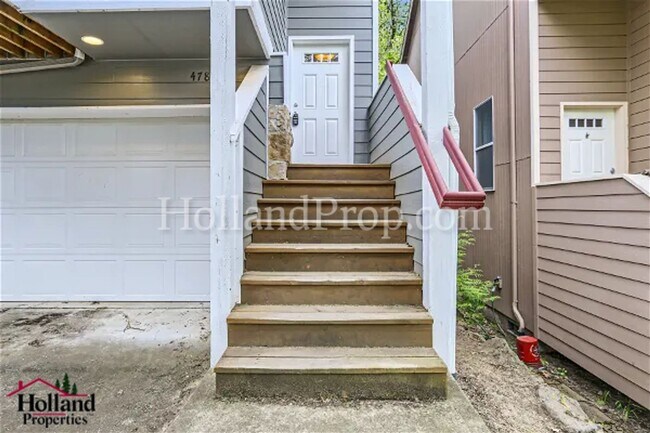 Building Photo - Gorgeous & Spacious Home 3 beds 2 baths wi...