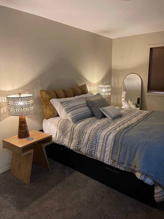 Master Bedroom with Queen Bed - 11147 Edgewood Cir N