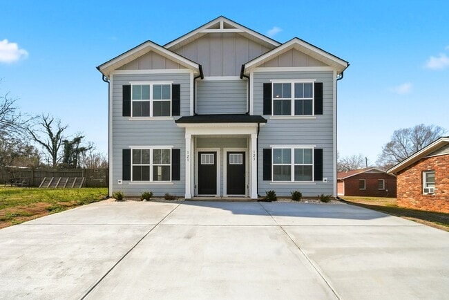 Brand-New 3BR/2.5BA Luxury Duplex in NW Hickory – Spacious, Modern & Move-In Ready! - Brand-New 3BR/2.5BA Luxury Duplex in NW Hickory – Spacious, Modern & Move-In Ready! Townhome
