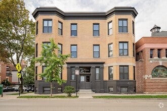 Building Photo - 2779 N Kenmore Ave