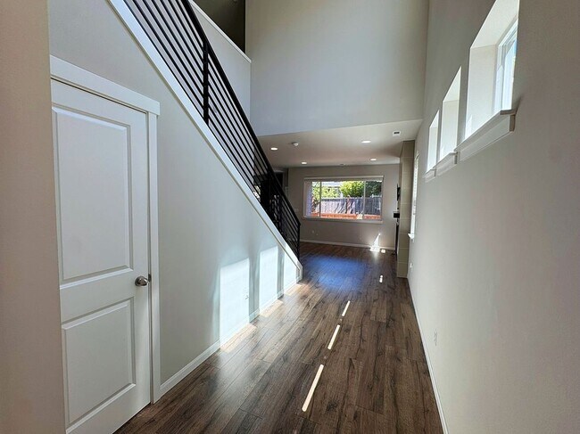 Building Photo - 17821 38th Dr SE