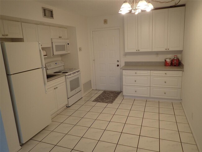 Foto del edificio - 2700 Riverside Dr