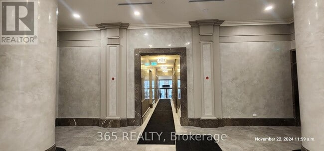 Building Photo - 30 Elm Dr W