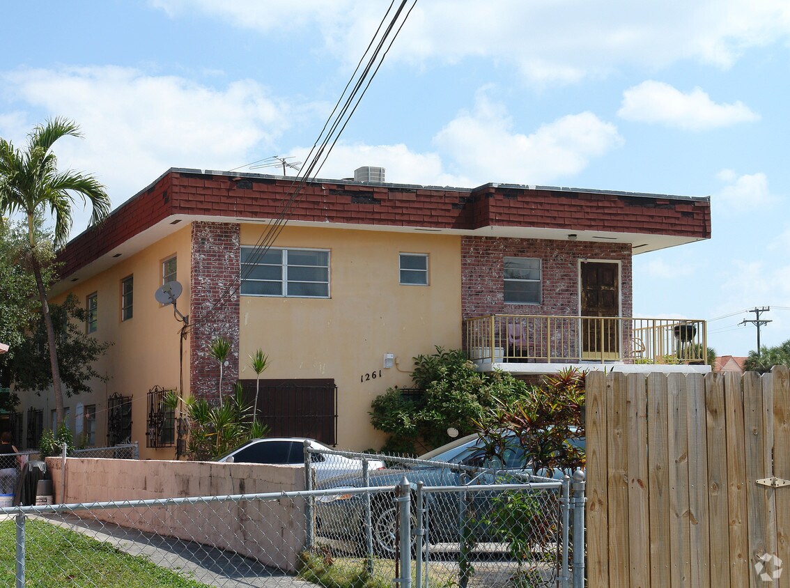 Foto del edificio - 1261 SW 4th St