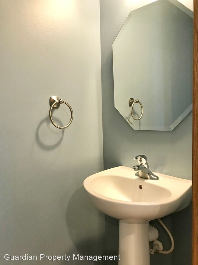 Foto del edificio - 2 br, 2 bath House - 5027 Evergreen Dr N U...