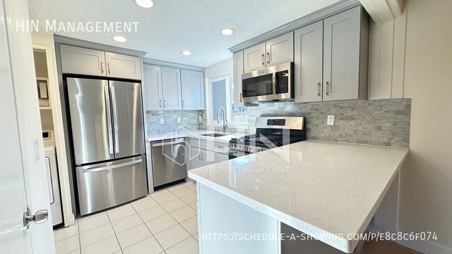 Building Photo - 532 Tyrella Ave