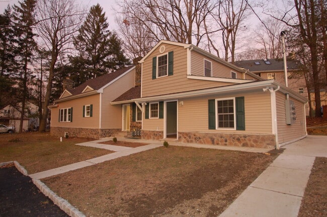Building Photo - 6 Harvey Ter