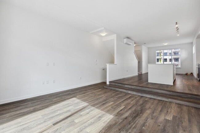 Building Photo - 15778 150 St