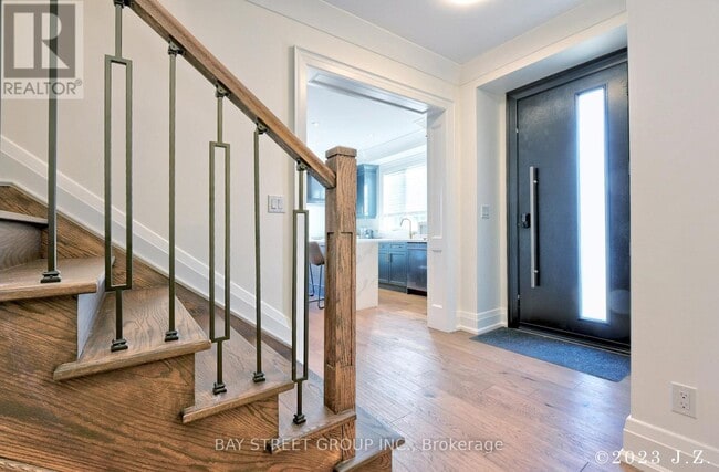 Photo du bâtiment - 60 Emmett Ave