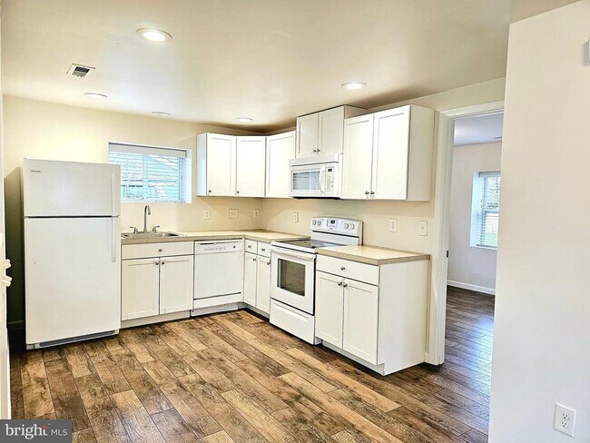 Foto del edificio - 143 Mitscher Rd