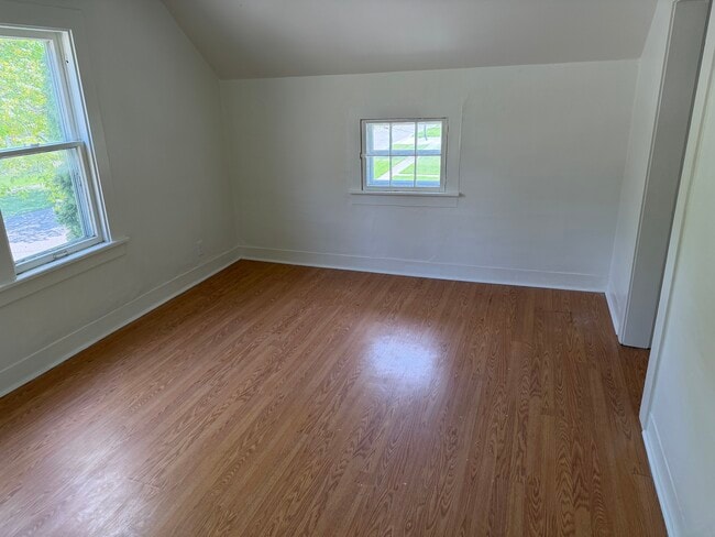Building Photo - 315 N Maple St