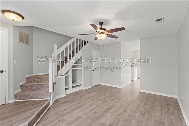 Building Photo - 8289 Golf Ridge Dr