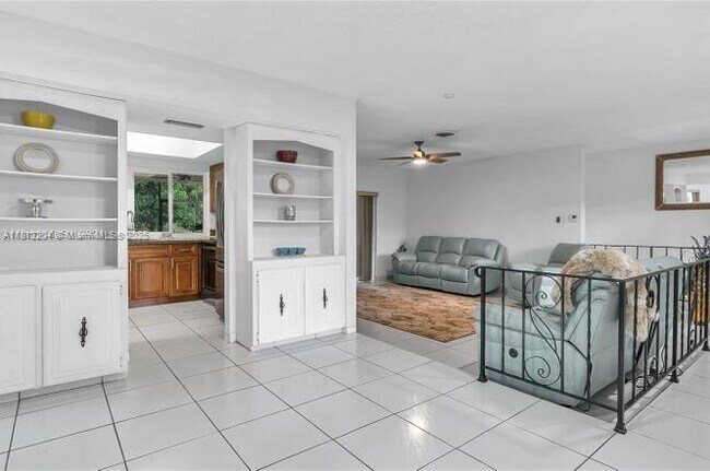 Building Photo - 831 SW 49th Terrace