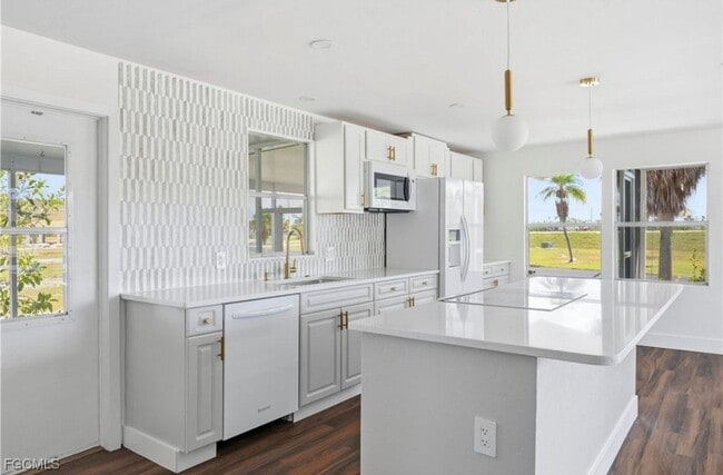 Foto del edificio - 13670 Dowitcher Dr