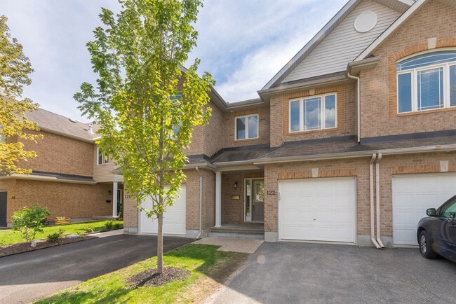 Building Photo - 122 Talltree Crescent