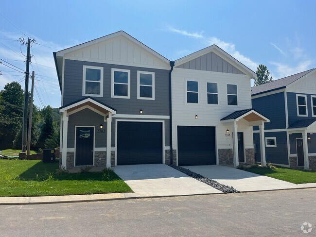 Building Photo - 5558 Stream Ln