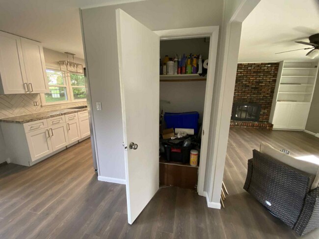 Foto del edificio - 123 Available Soon