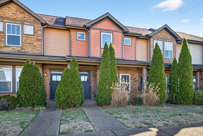 Building Photo - Great Location!