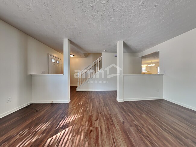 Foto del edificio - 5891 Eagle Creek Ct