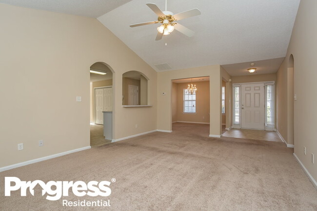 Building Photo - 348 The Gables Dr