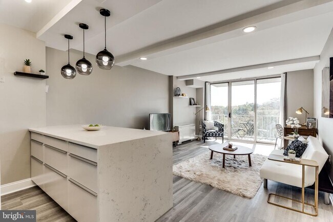 Foto del edificio - 2500 N Van Dorn St