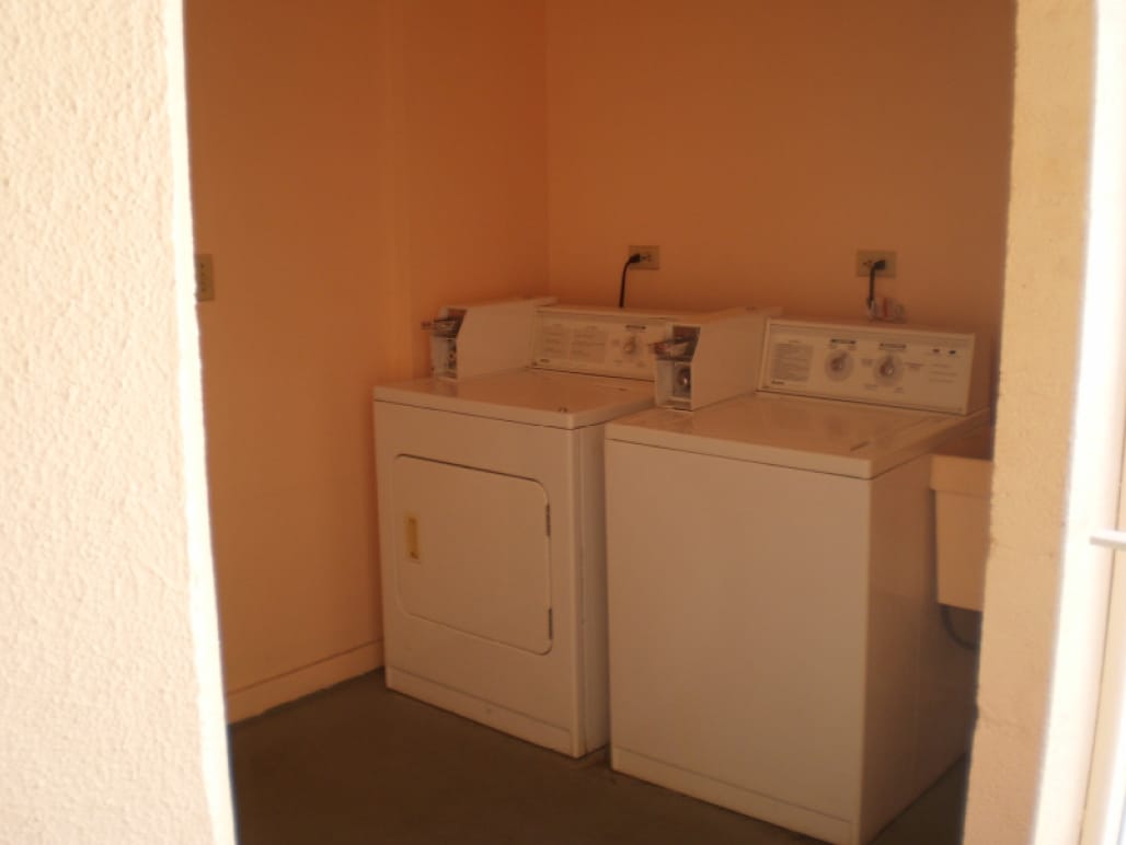 Laundry Facility - Kuamoo Marquis