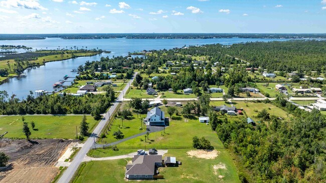 Foto del edificio - 7211 Bay Crest Rd