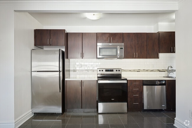 1BR, 1BA - 491SF - Kitchen - 1660 Bathurst Street