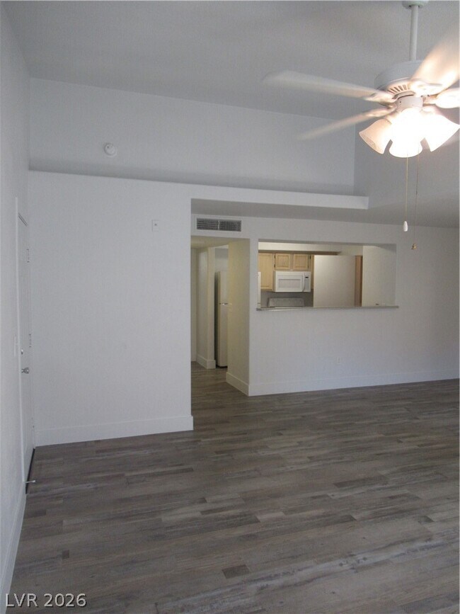 Foto del edificio - 555 E Silverado Ranch Blvd