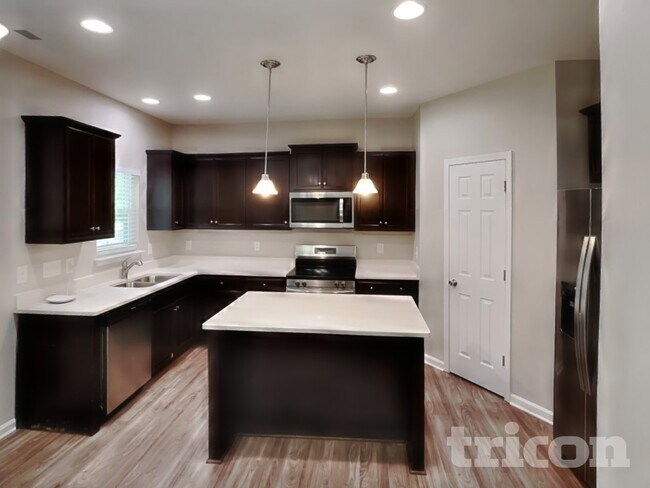 Building Photo - 5 Stanwick Ct