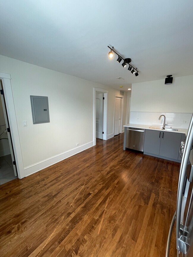 Foto del edificio - 3436 N Springfield Ave