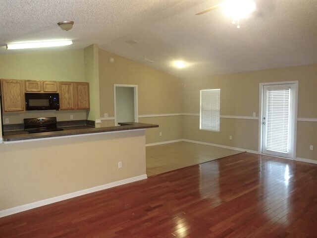 Foto del edificio - 2737 Taylor Hill Dr