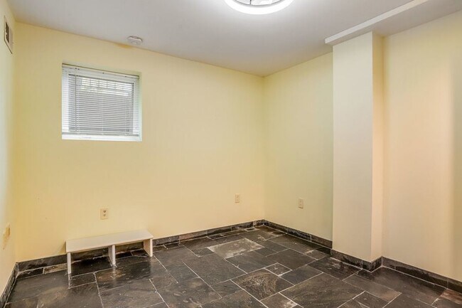 Foto del edificio - Brilliant Basement Condo Near H Street! - ...