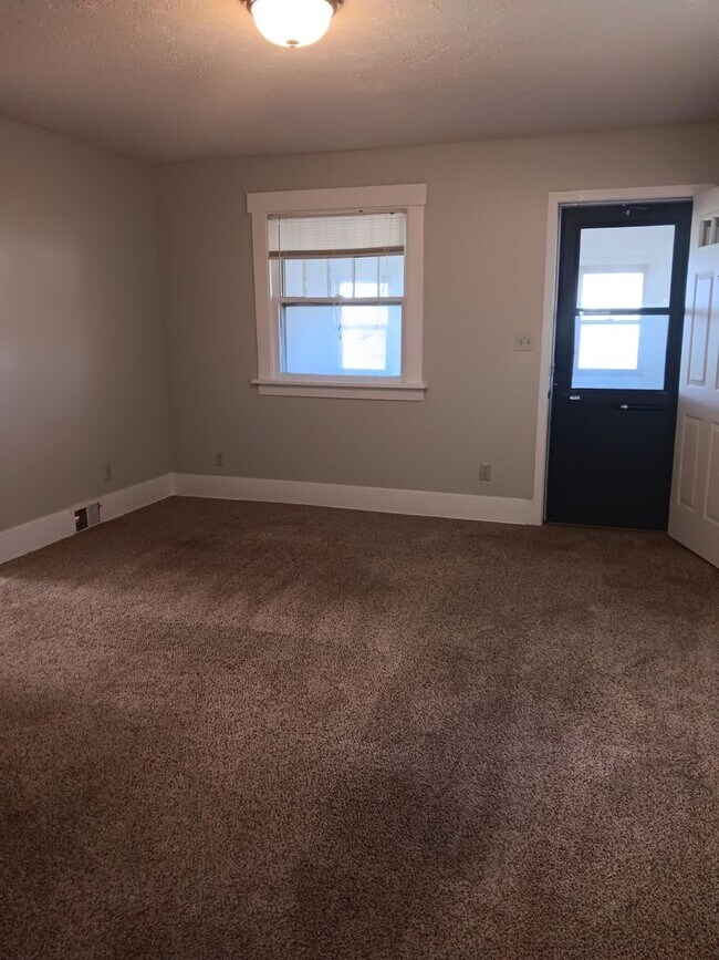 Foto del edificio - Spacious Three Bedroom - Available Soon!