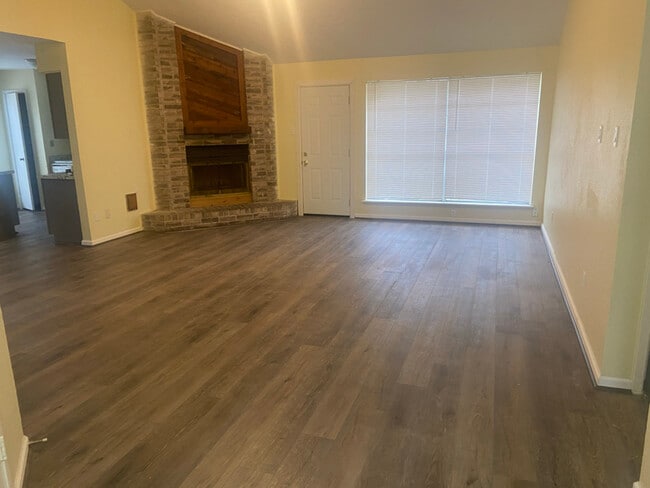 Photo - 502 Brookford Dr House