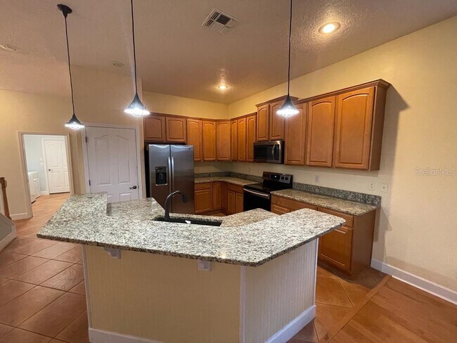 Building Photo - 12340 Lake Valley Dr