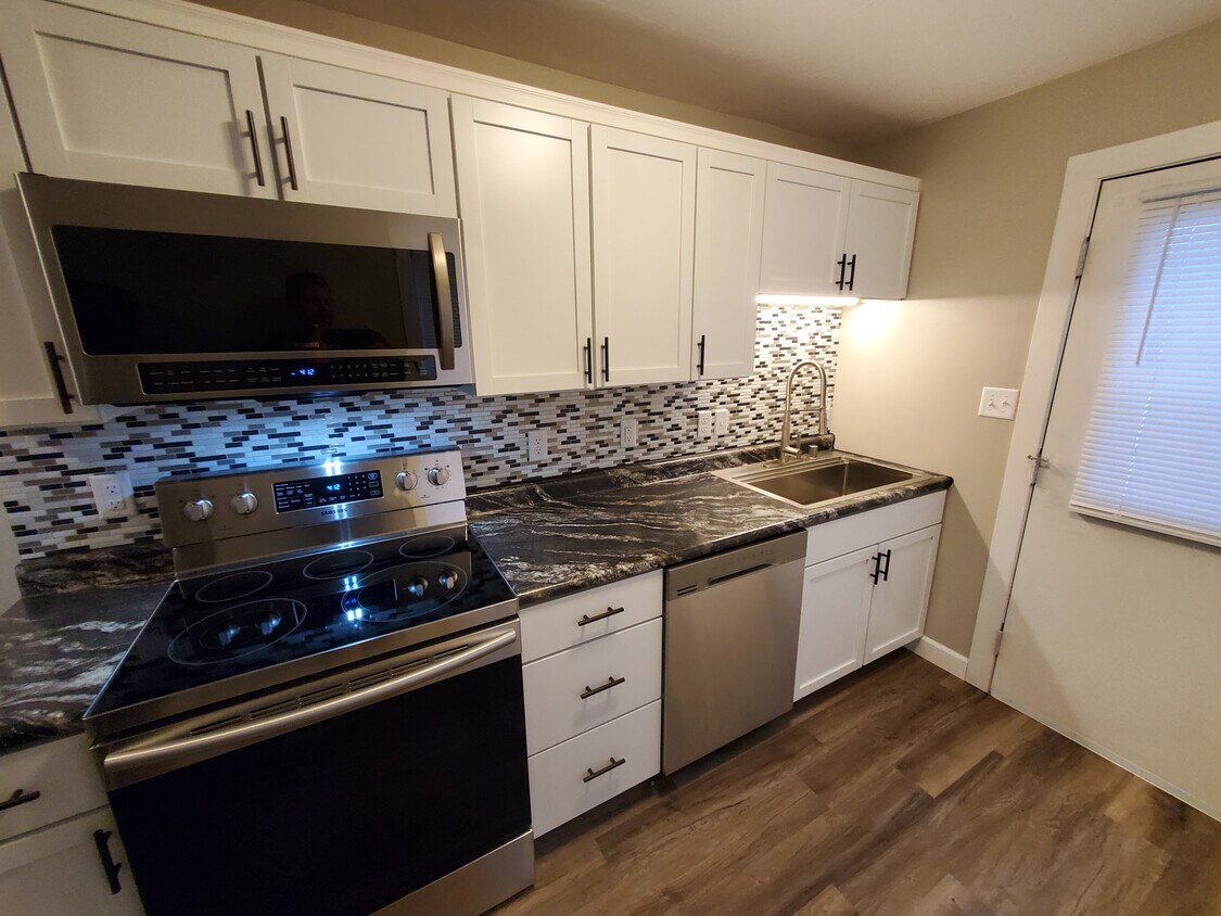 252 Maple Ave, Columbus, WI 53925 House Rental in Columbus, WI