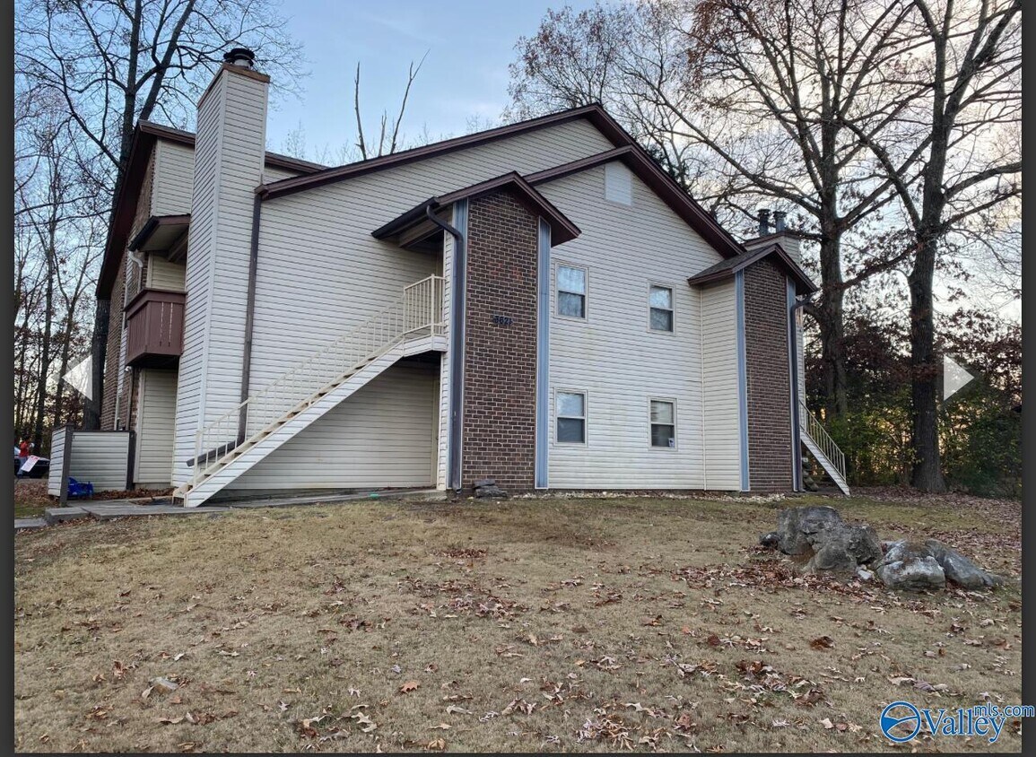 Foto principal - 3621 N Crestview Dr NW