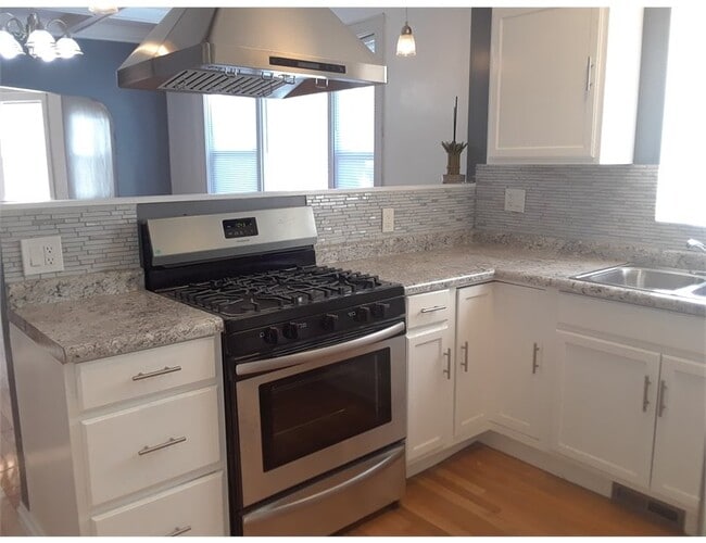 Building Photo - 11122 S Vernon Ave