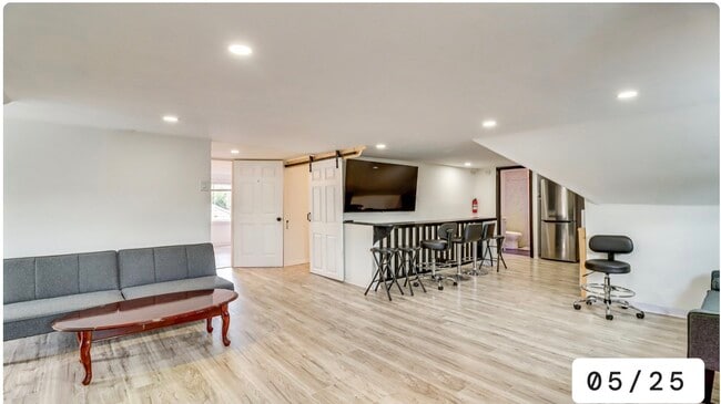 Foto del edificio - 1724 W Main St