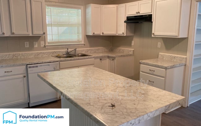 Building Photo - 2170 Custer Dr