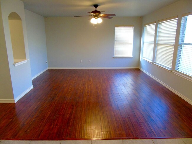 Building Photo - Southwest Austin!