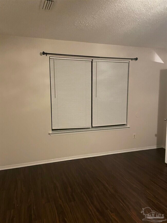 Foto del edificio - 10049 Hillview Rd