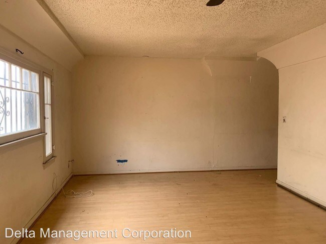 Building Photo - 4607-4633 Crenshaw Blvd
