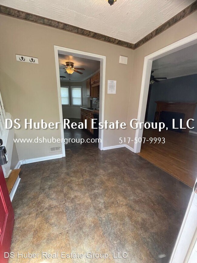 Building Photo - 3 br, 1.5 bath House - 1510 W Allegan St