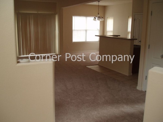 Foto del edificio - Two story 3 bedroom home