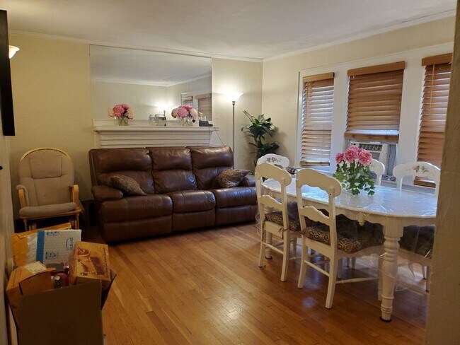 Building Photo - Brighton three bedroom