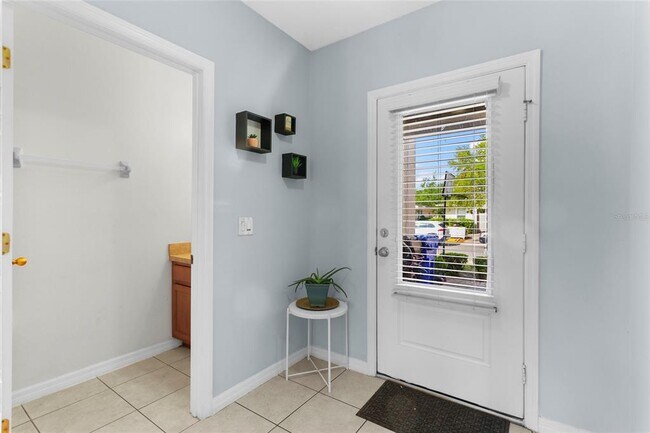 Foto del edificio - 2075 Cypress Bay Blvd